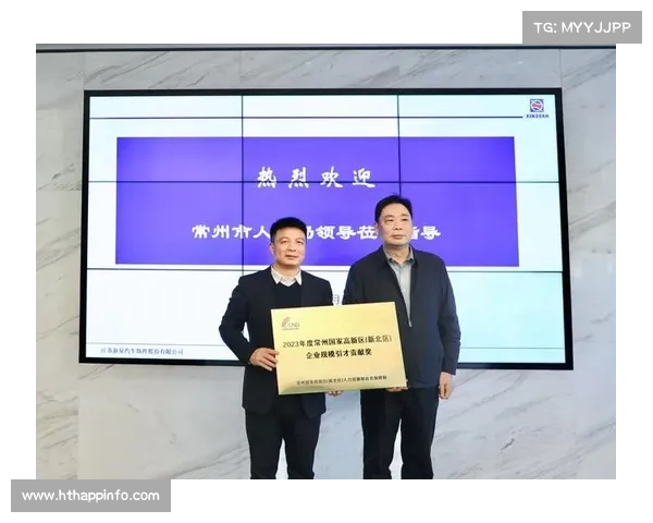 帕尔马更衣室挂中文永不言弃标语 致敬中国股东的坚定支持与贡献